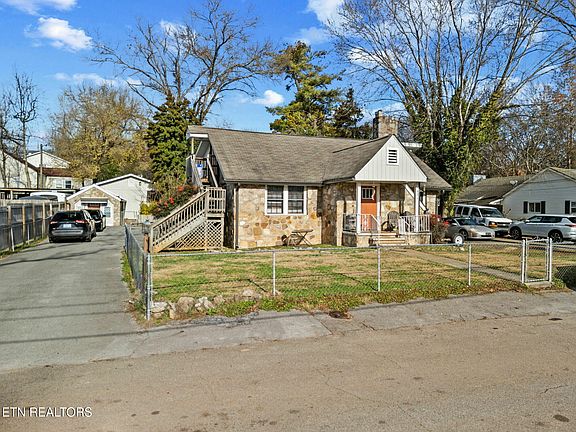 3rd image of 405 NE Durbin Dr