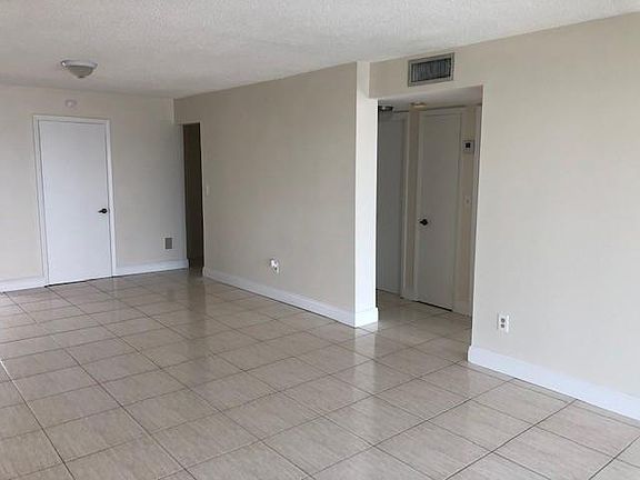 2nd image of 9280 Fountainbleu Blvd #503