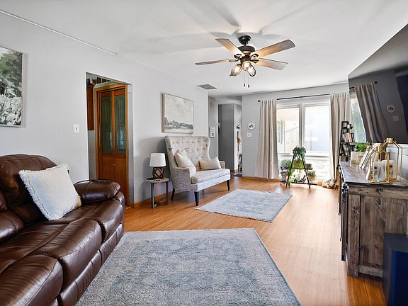3rd image of 764 W 70th Pl