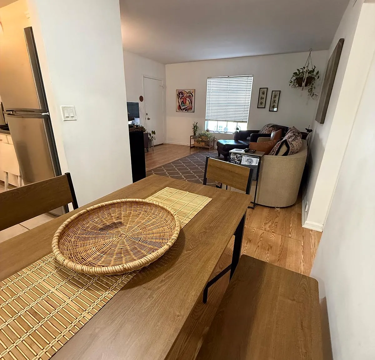 2 bed, 1.5 bath, 950 sqft, $1,600 — Photo 1