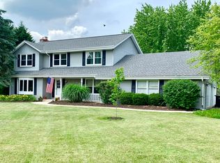 S82W32632 Paradise Ln, Mukwonago, WI 53149