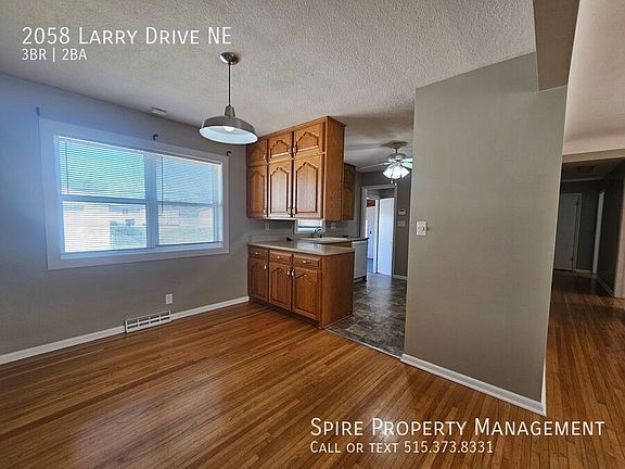 3rd image of 2058 Larry Dr NE