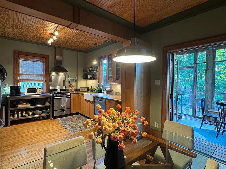 734 Spring St — Photo 14