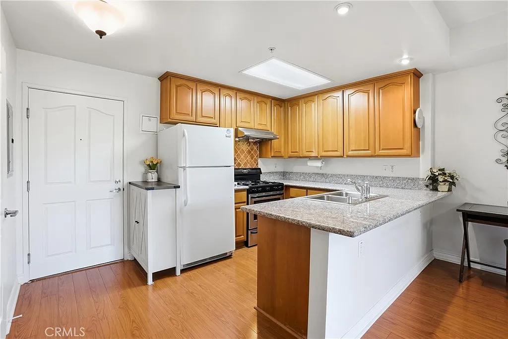 1 bed, 530 sqft, $1,850 — Photo 3