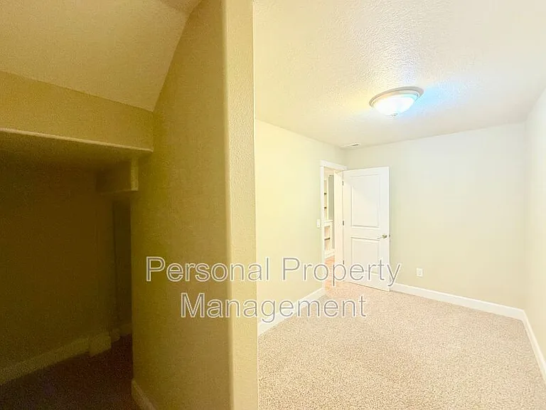 14317 NE 40th Cir — Photo 32