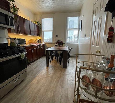 2nd image of 143 Saint Pauls Ave APT 3L