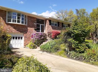 6411 Hollins Dr, Bethesda, MD 20817
