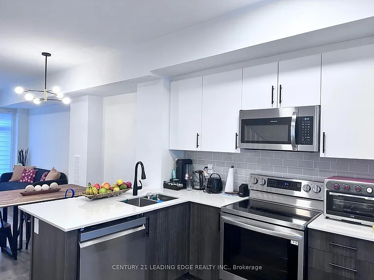 9 Spruce Pines Cres #5 — Photo 10
