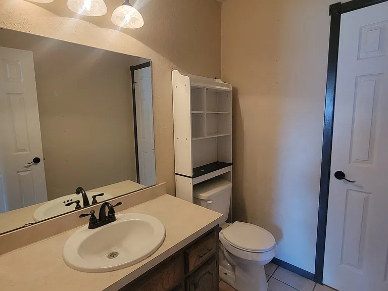 102 NE English St — Photo 12