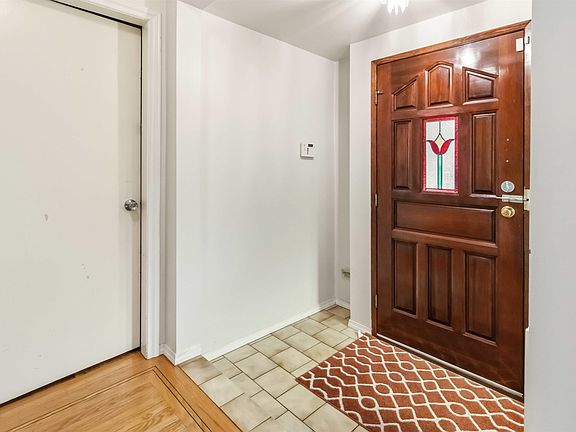 5th image of 4890 Southlawn Dr