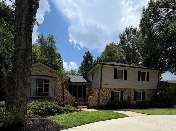 2438 Edgewood Ave, Burlington, NC 27215