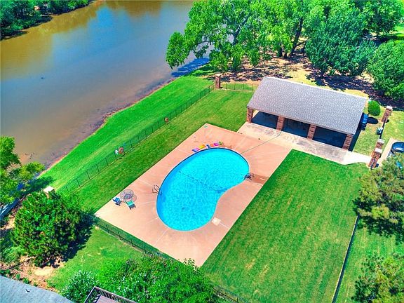 One of 3 neighborhood pools that The Arbors offers to all of it's residents. It is a great way to meet your neighbors and enjoy the comforts of swimming!