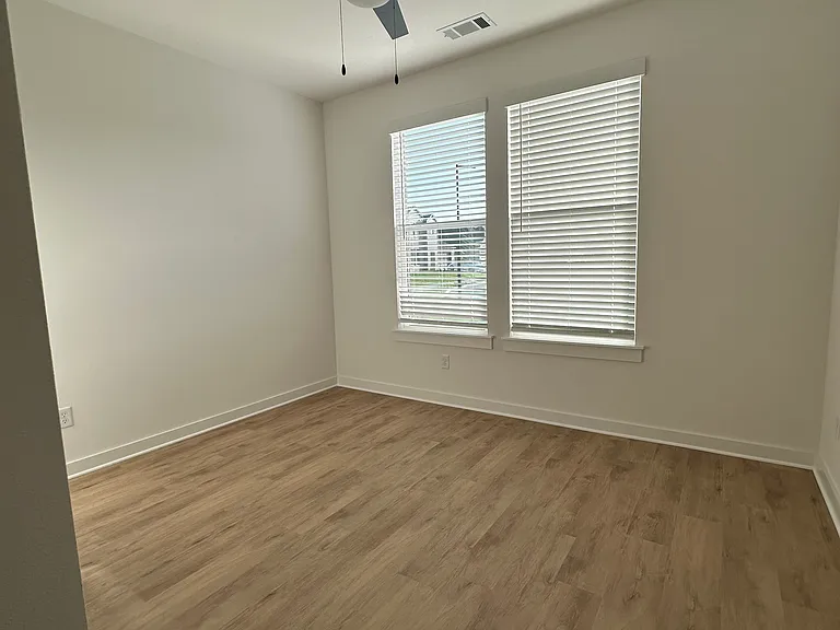 1051 Thornwood Pl — Photo 14