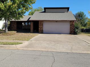 216 Mistletoe Ln, Bartlesville, OK 74003