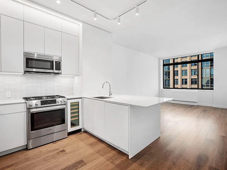 77 W 24th St #D — Photo 6