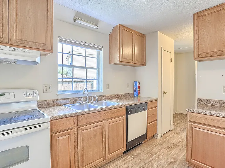605 English Creek Ct — Photo 7