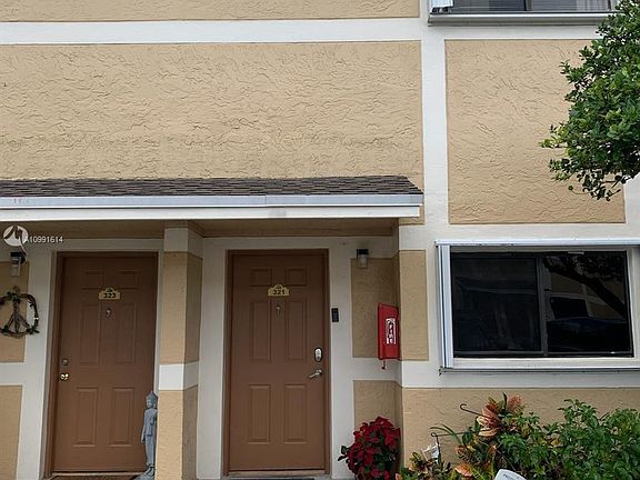 3rd image of 321 Palm Cir E #321
