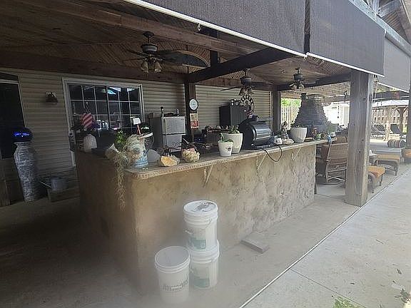 Patio,outdoor kitchen with b
