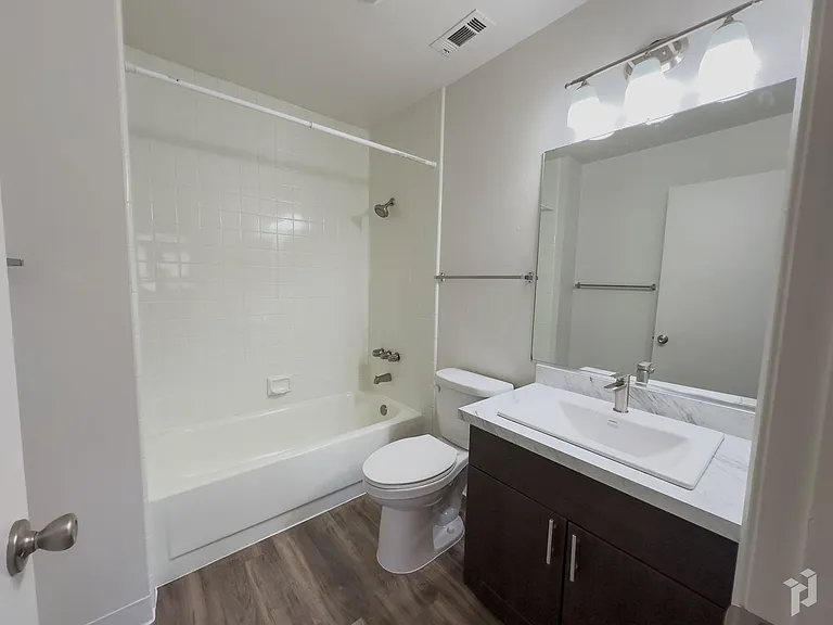 Sheridan Square Apartments — Photo 83