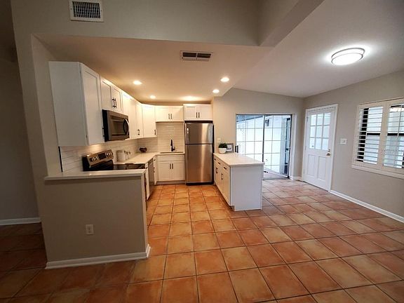 5th image of 1812 Pineview Cir