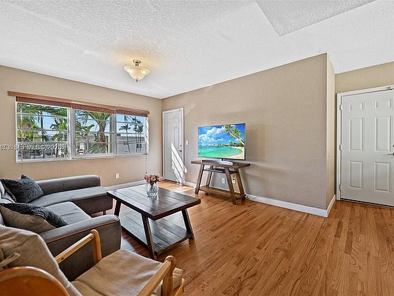 2nd image of 8345 Byron Ave #6