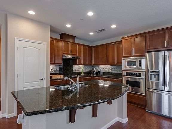 5th image of 1665 Bedford Ct