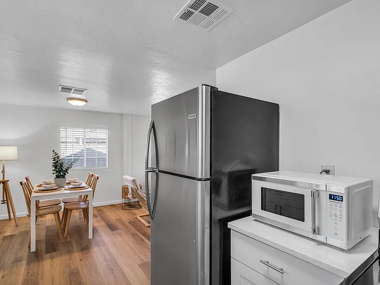 1627 N Bryant Ave #B — Photo 10