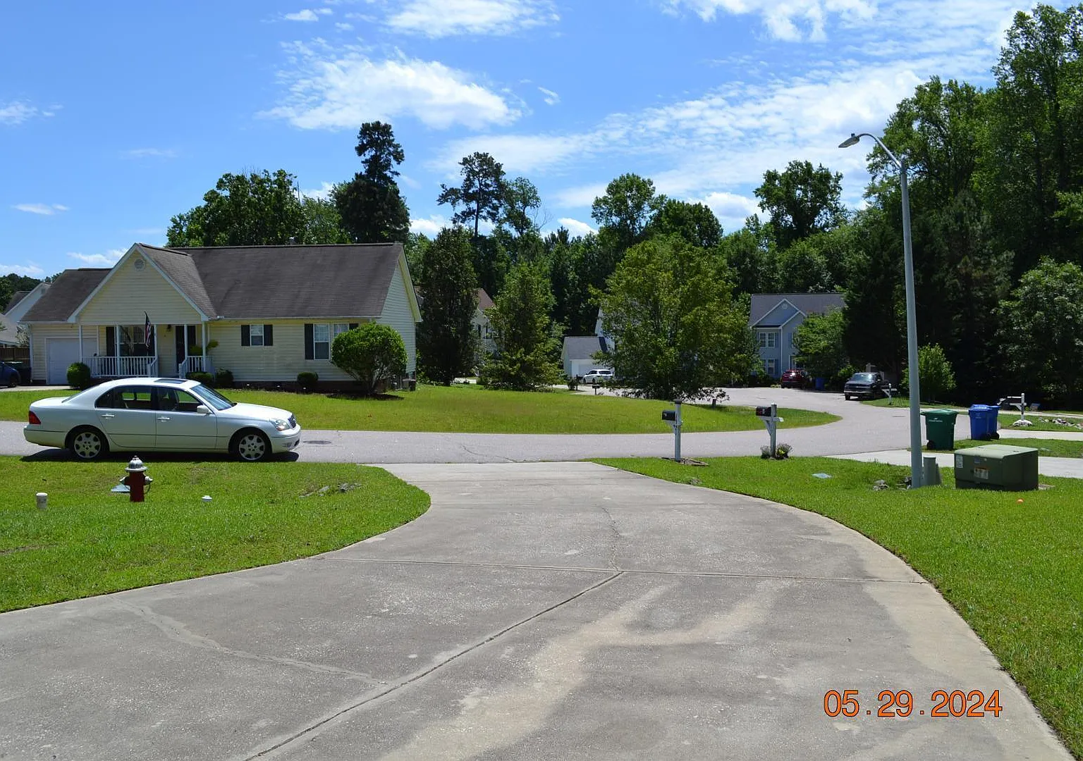 3 bed, 2.5 bath, 1709 sqft, $1,990 — Photo 3