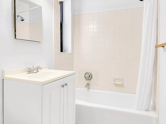 4th image of 70 Park Ter E APT 3A