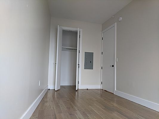 5th image of 345 Cypress Ave #2B
