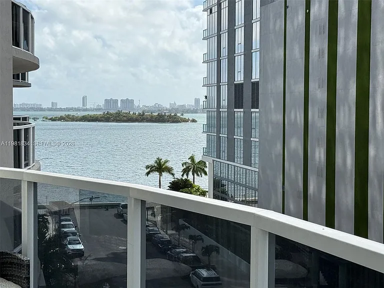 601 NE 23rd St #605 — Photo 3