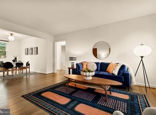 4818 Chevy Chase Dr APT 303, Chevy Chase, MD 20815