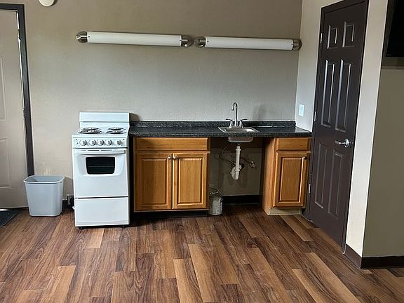 5th image of 804 Elk St #204