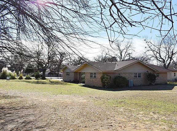 2nd image of 1016 N Pearson Ln