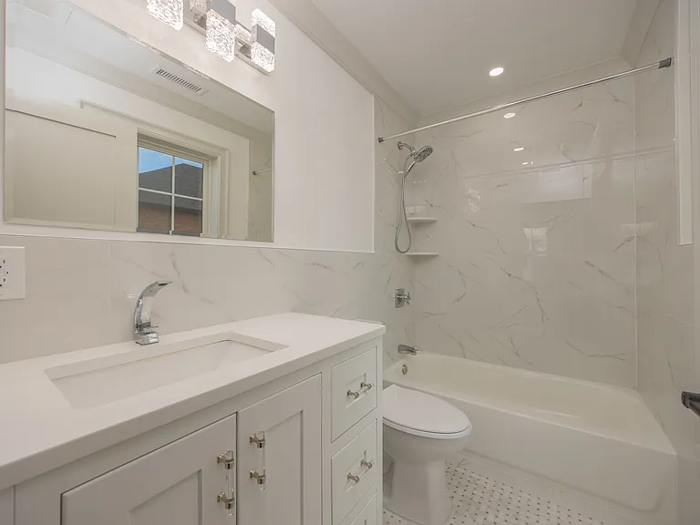 1 Victoria Ln — Photo 4