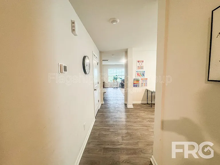 1028 Riverstone Dr — Photo 6