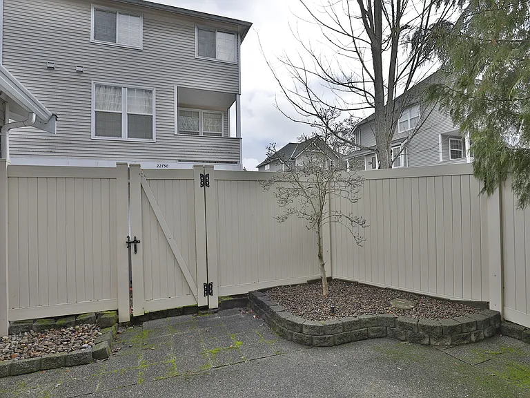 518 227th Ln NE — Photo 16