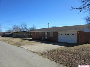 218 E 11th St, Hominy, OK 74035