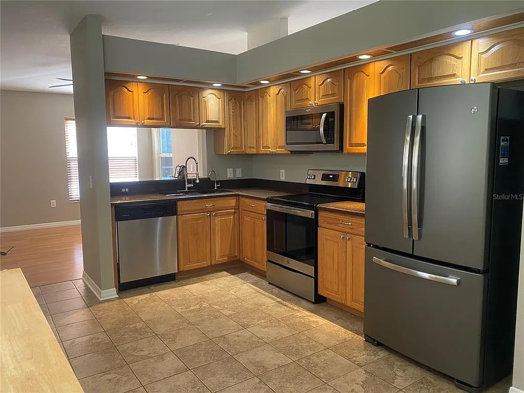 3 bed, 2.0 bath, 1465 sqft, $2,700 — Photo 4