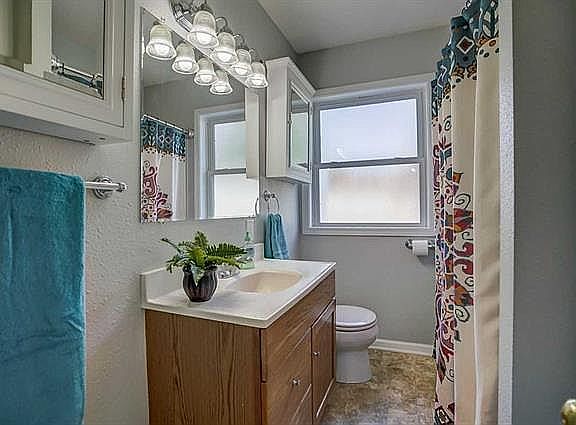 4th image of 109 Craig Ave