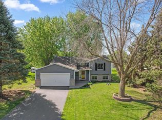 2376 Schoolmaster Dr, Chaska, MN 55318