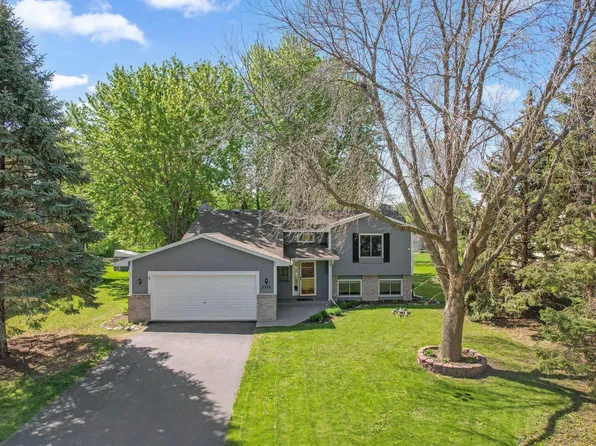 2376 Schoolmaster Dr, Chaska, MN 55318