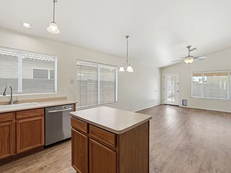 8621 W Shaw Butte Dr — Photo 15