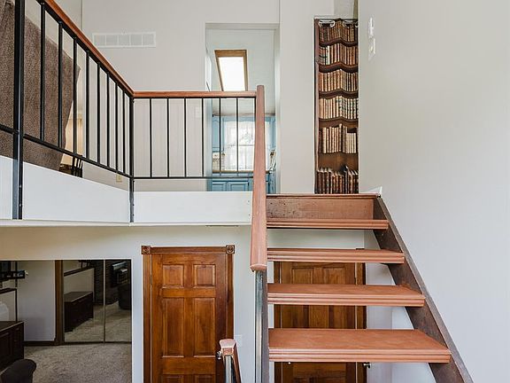 5th image of 1364 Red Bud Ln