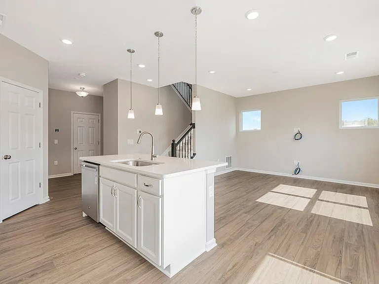 5589 Callaway Dr — Photo 8