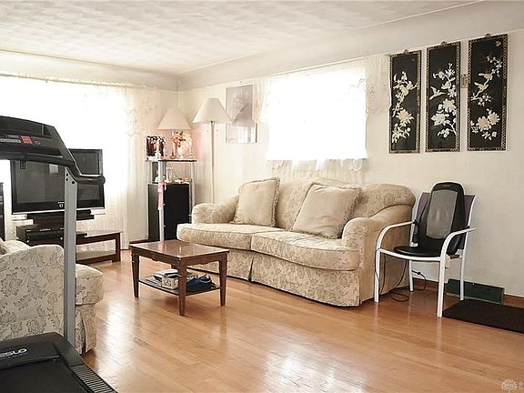 3rd image of 324 N Wright Ave