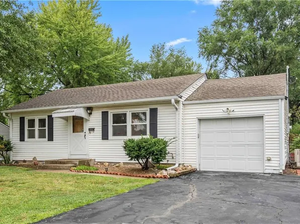12402 W 52nd Ter, Shawnee, KS 66216