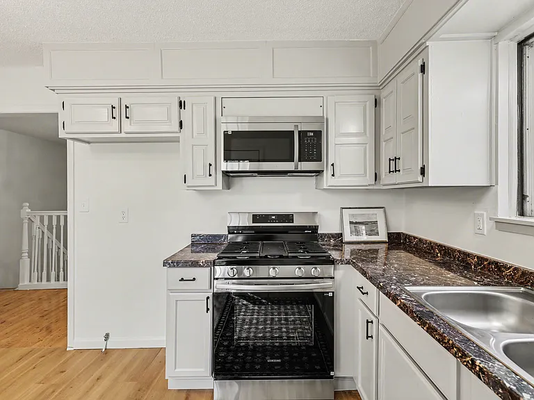 11939 Smalley Ave — Photo 17