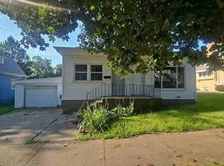 831 13th Ave S, Clinton, IA 52732