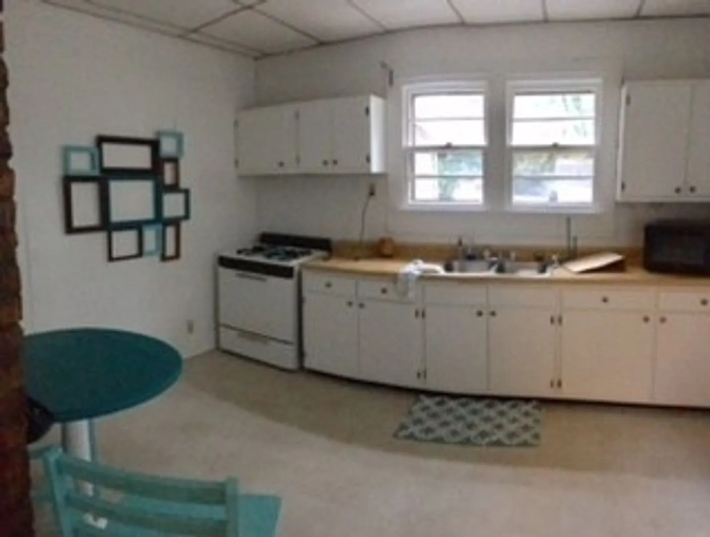 1 bed, 1 bath duplex located near downtown Bloomington - Available August 2027! — Photo 4